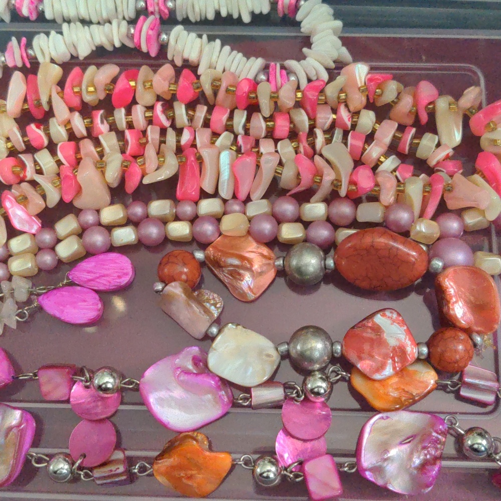 A223 🔥 5 For$35 🔥 Four Shell Necklaces, Bracelet & a Pair of Pierced Earrings